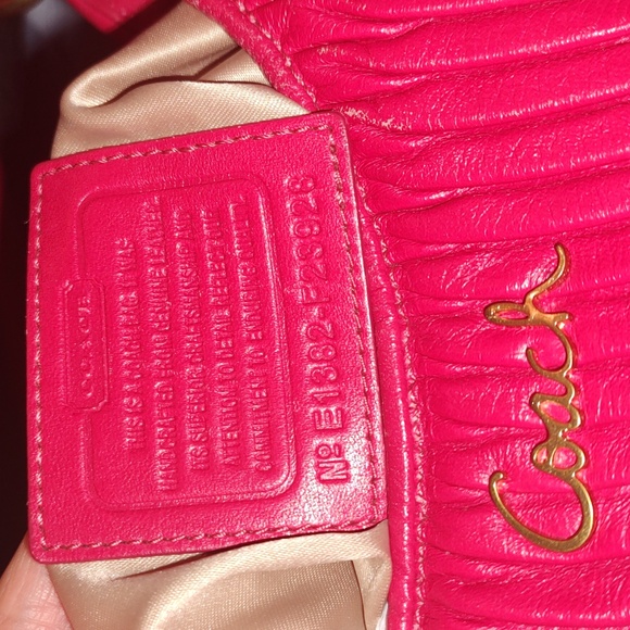 Coach Ashley (2013) Gathered Leather shoulder bag in Rasberry PreLoved - Picture 2 of 16